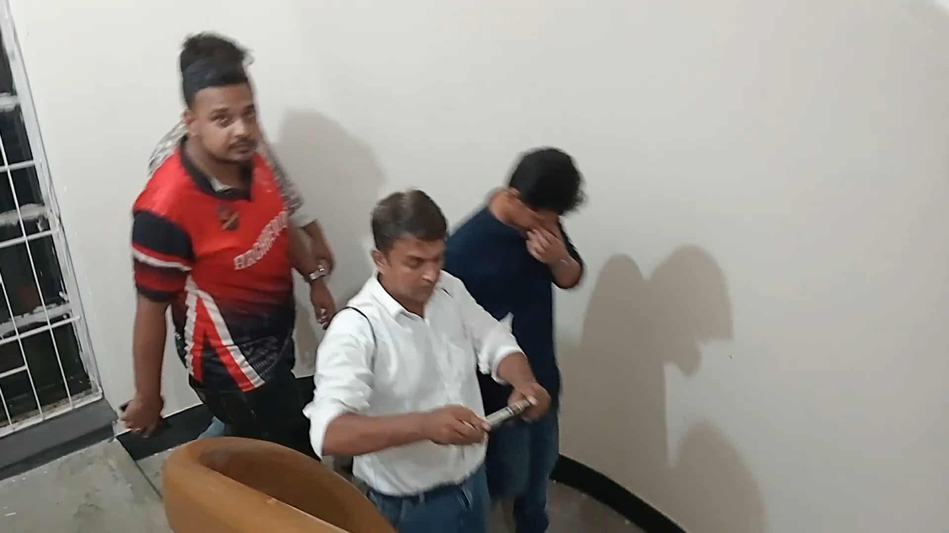 ব্যালট বহনের সময় পাশে ছাত্রদল নেতা, সাংবাদিকের ভিডিও মুছে ফেলার অভিযোগ